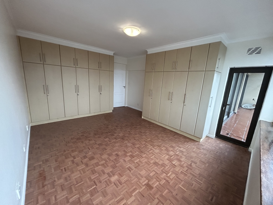 3 Bedroom Property for Sale in Sea Point Western Cape